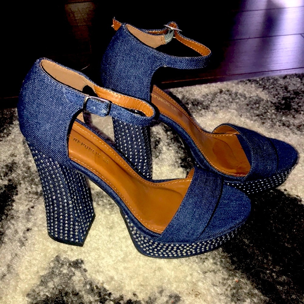 Denim studded platform shoes 💙